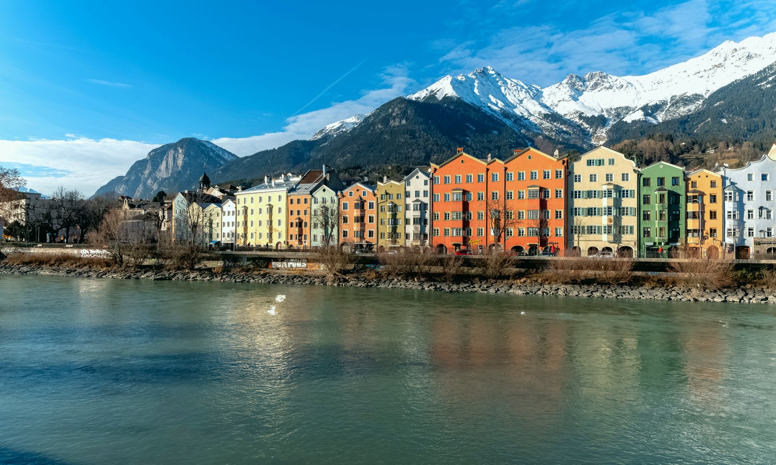 Innsbruck – Altstadt mit Goldenem Dachl und Nordkette im Hintergrund